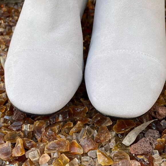 SOMETHING NAVY Mia Boots Light Grey Suede Leather Knee High SZ 8.5M New (NIB) - Picture 5 of 10